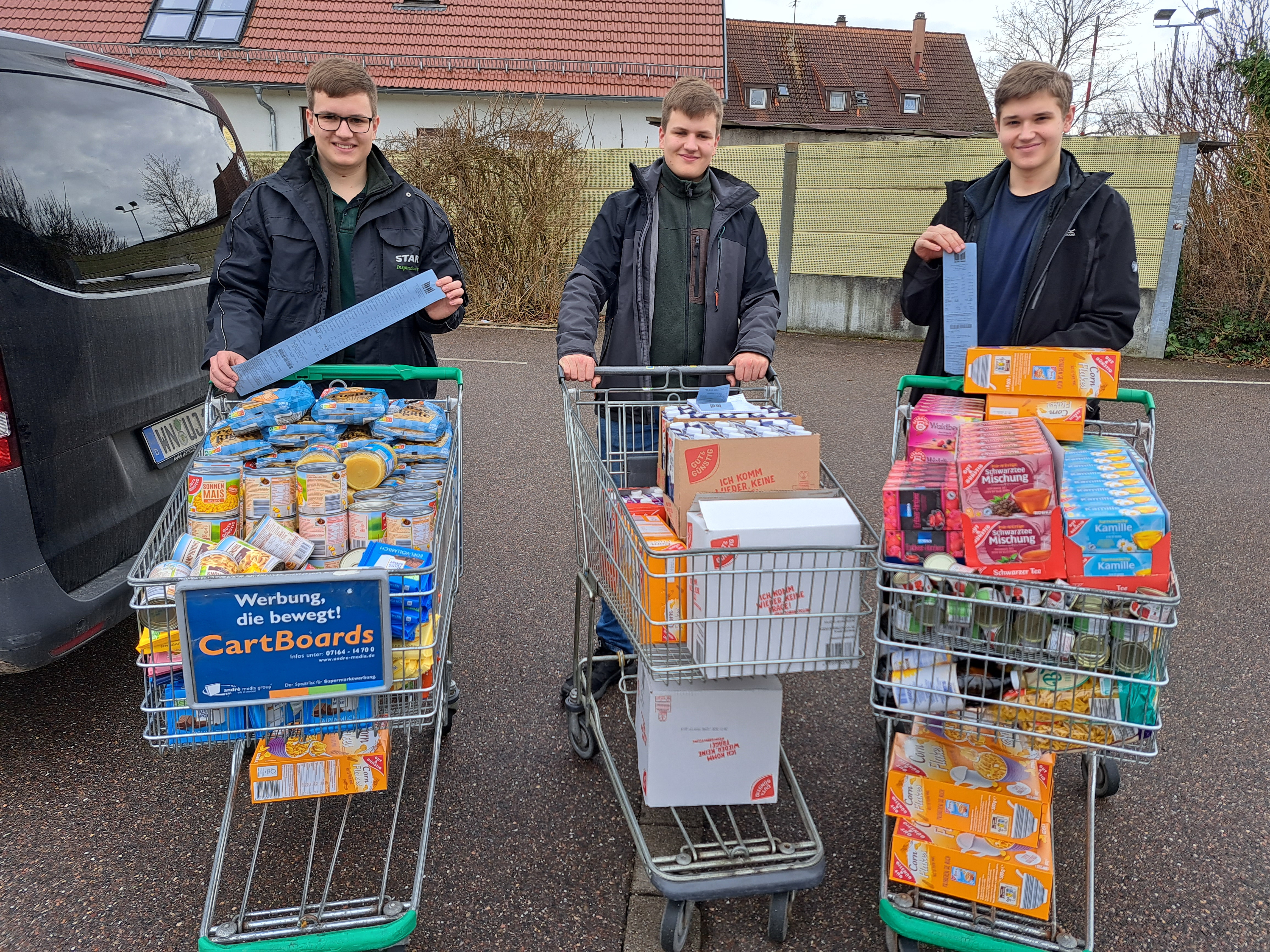 Kolpingjugend Schorndorf bei der Tafel 